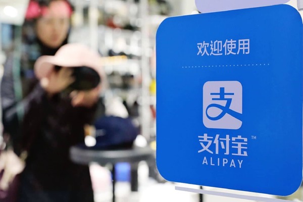 想认识些附近的人，有没有什么社交软件或活动值得推荐？